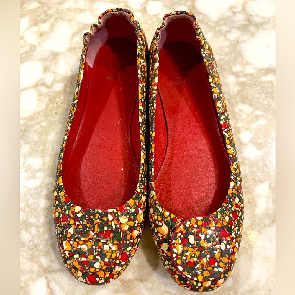Basically brand new. Worn 1 time indoors only
Tory Burch Millers- patent leathe